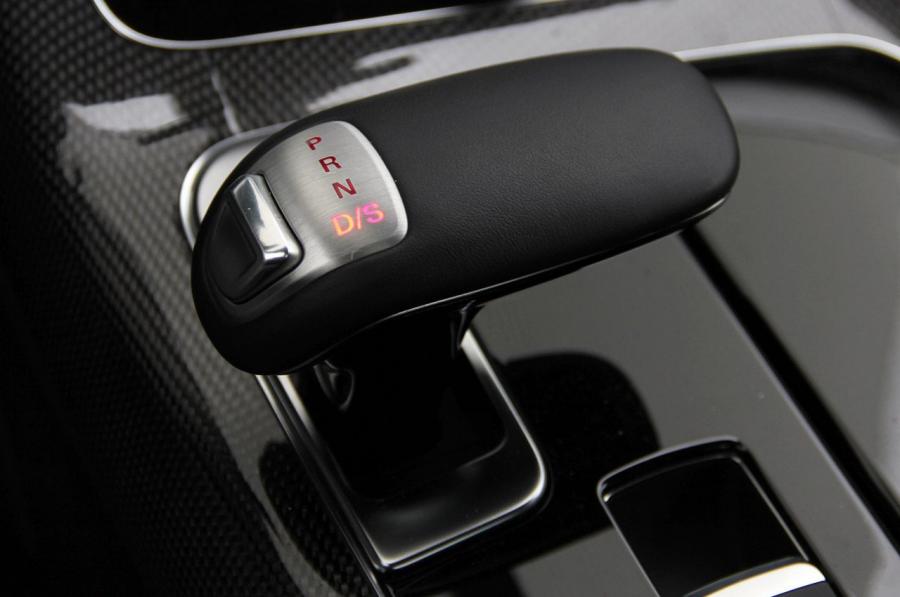 Детали интерьера Audi S8 (D4) 2012 года  (WW) (фото 14 из 36)